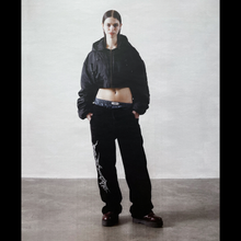 Load image into Gallery viewer, Vital sweatpants in black
